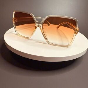 Stylish Champagne Frame Women's Sunglasses
